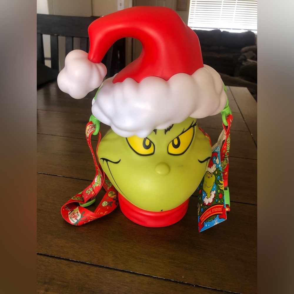 2022 Universal Studios Dr. Seuss THE GRINCH Popcorn Bucket with Carry Strap!